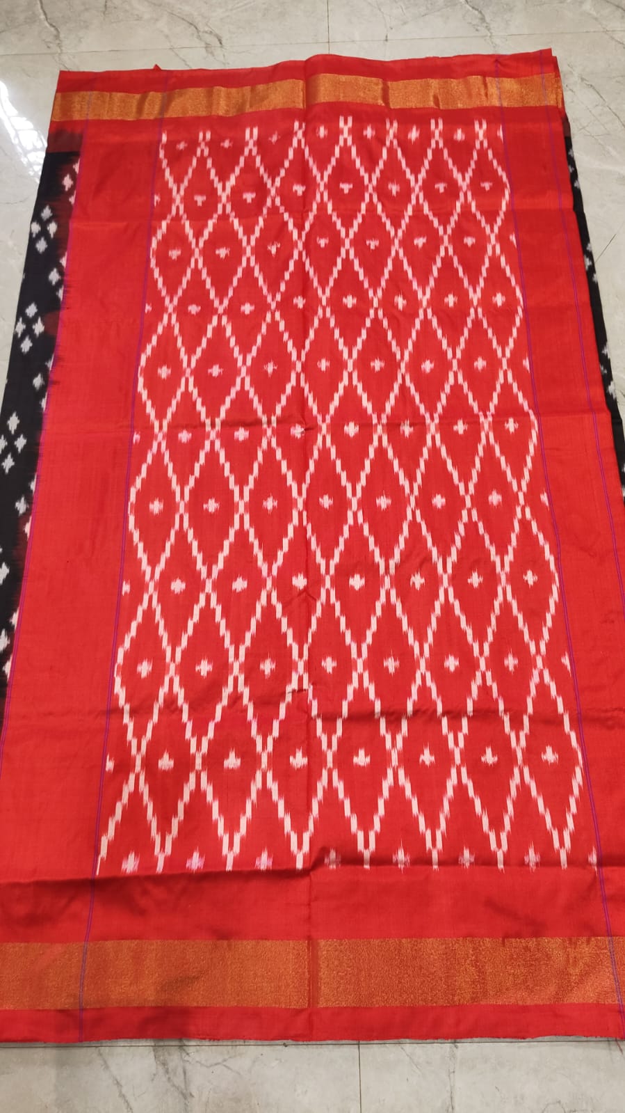 Handcrafted Pure Pochampally Ikat Silk Saree with Blouse Piece