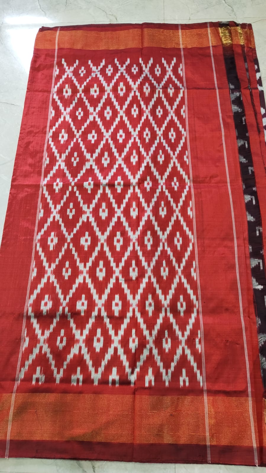 Handcrafted Pure Pochampally Ikat Silk Saree with Blouse Piece