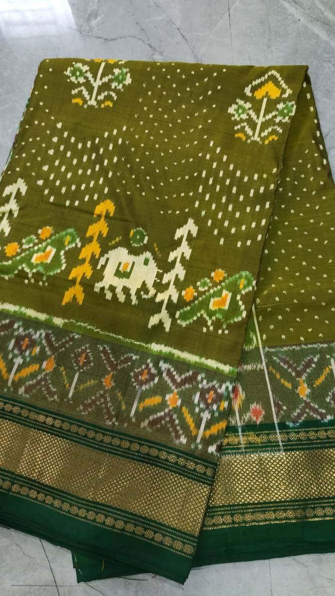 Handcrafted Pure Pochampally Ikat Silk Saree with Blouse Piece
