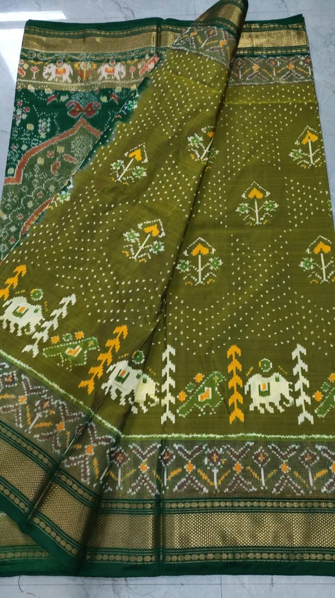 Handcrafted Pure Pochampally Ikat Silk Saree with Blouse Piece