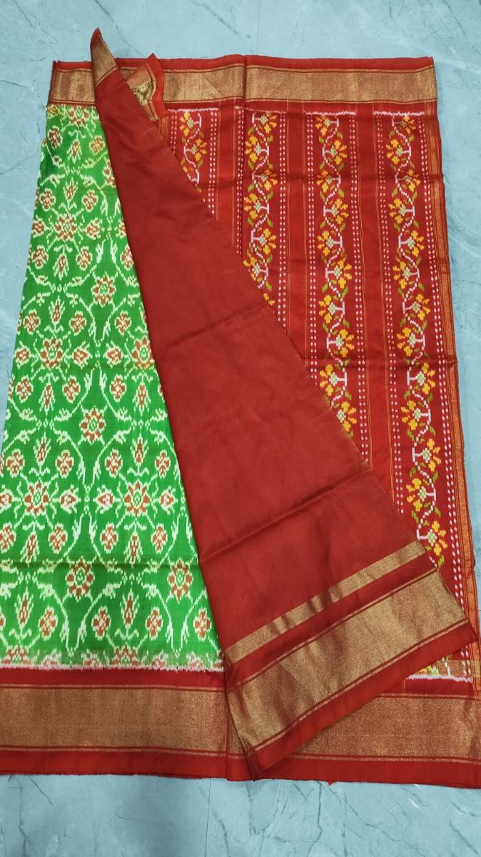 Handcrafted Pure Pochampally Ikat Silk Saree with Blouse Piece