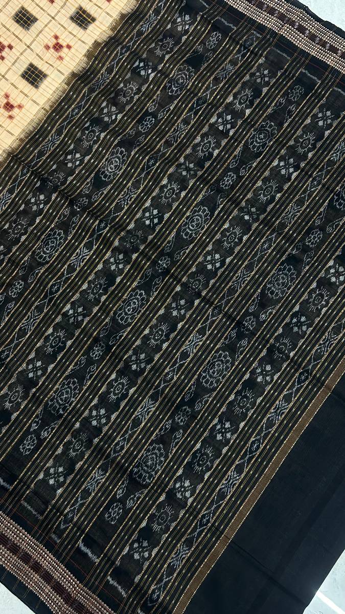 Cream colour and black 🖤 combinations most demanding pasapali saree