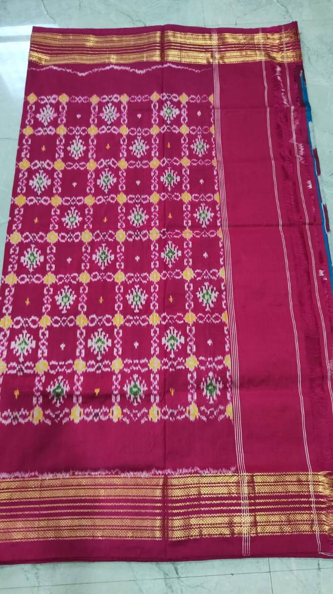 Handcrafted Pure Pochampally Ikat Silk Saree with Blouse Piece