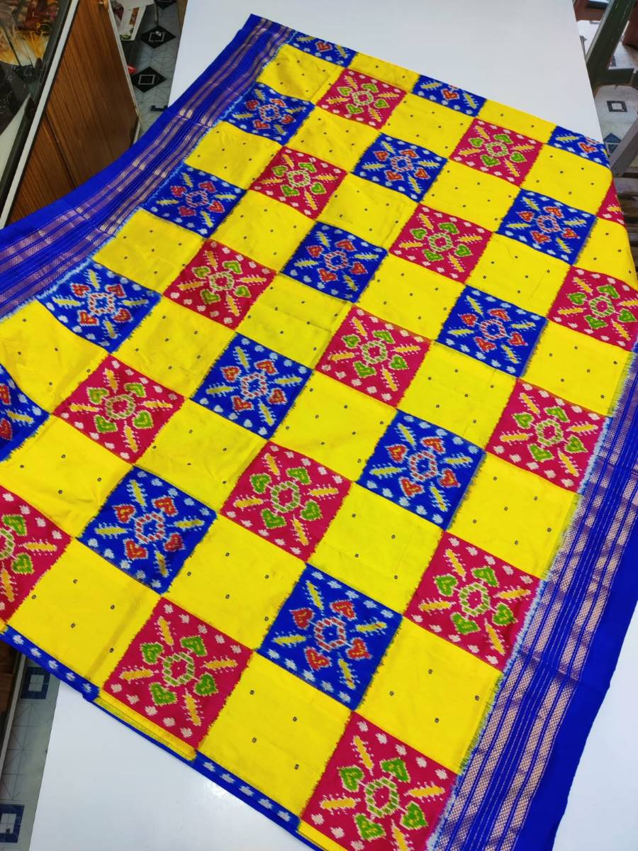 Handcrafted Pure Pochampally Ikat Silk Saree with Blouse Piece
