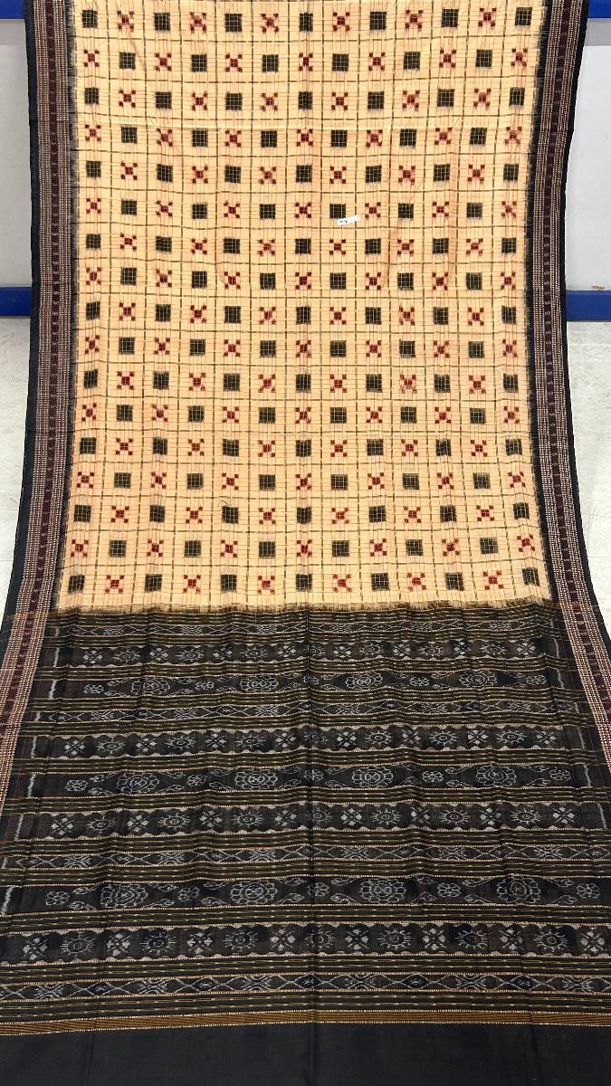 Cream colour and black 🖤 combinations most demanding pasapali saree