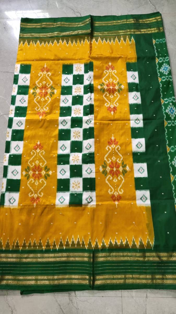 Handcrafted Pure Pochampally Ikat Silk Saree with Blouse Piece