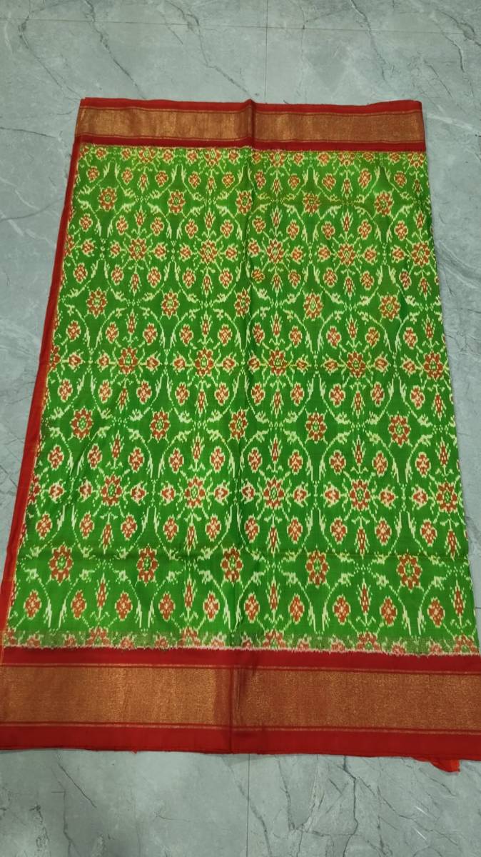 Handcrafted Pure Pochampally Ikat Silk Saree with Blouse Piece