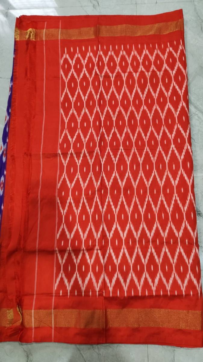 Handcrafted Pure Pochampally Ikat Silk Saree with Blouse Piece