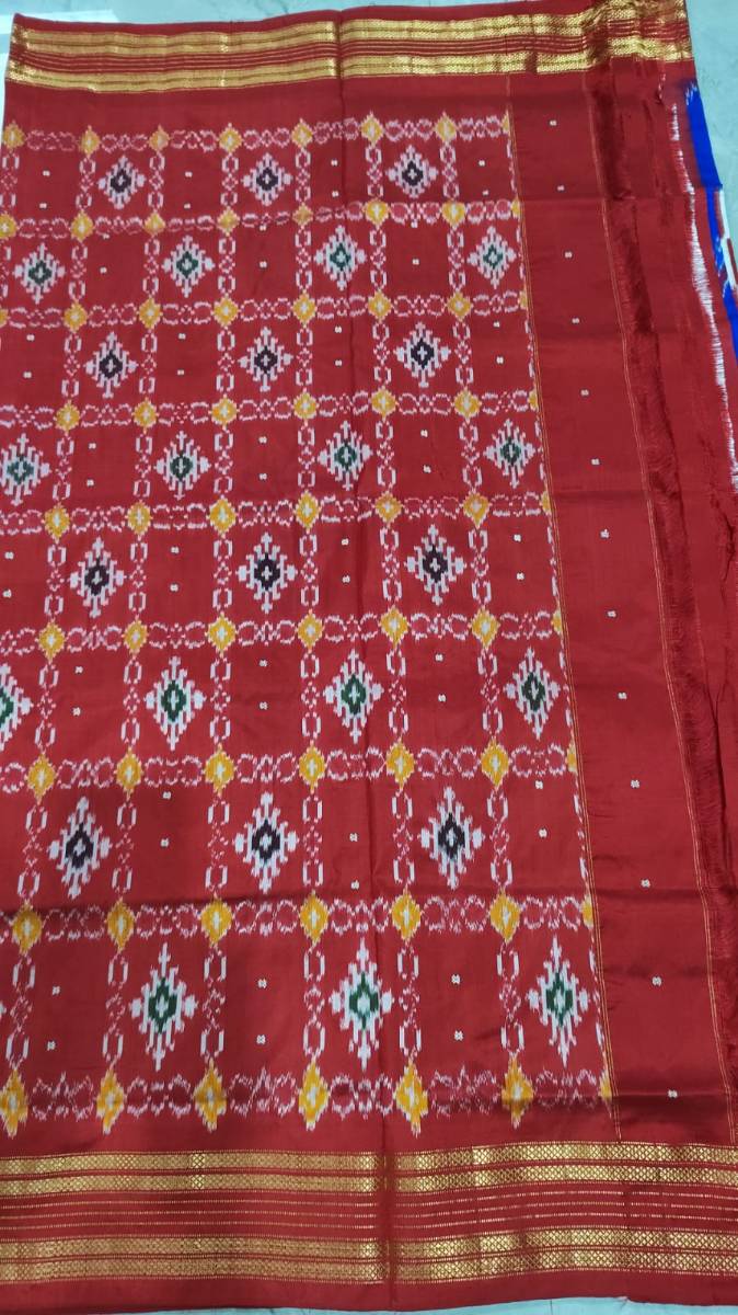 Handcrafted Pure Pochampally Ikat Silk Saree with Blouse Piece